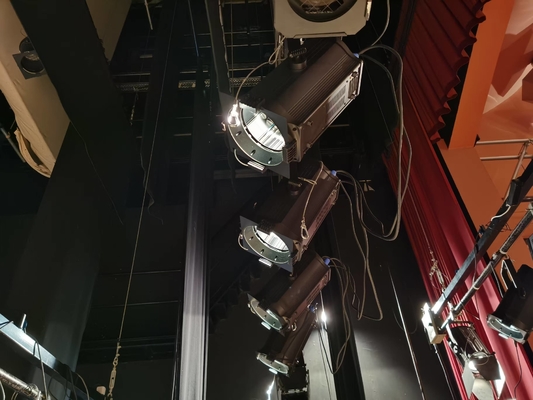 ราคาดี 300W LED CRI95 stage lighting RGBALC 6 In 1 Auto Zoom Fresnel Spot Light กับระบบจัดการสี ออนไลน์
