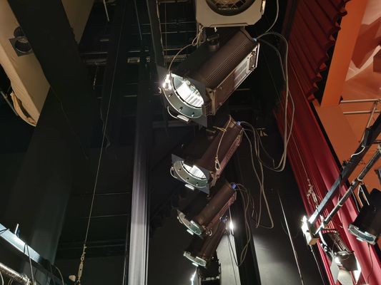 300W LED CRI95 stage lighting RGBALC 6 In 1 Auto Zoom Fresnel Spot Light กับระบบจัดการสี