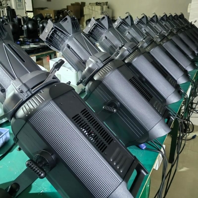 ไฟโฟลท์โปรไฟล์ LED 400W RGBALC 6 In 1 สามารถปรับจาก 2,700 ถึง 12,000K ด้วยระบบการจัดการสี